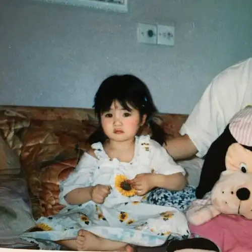 白鹿晒六宫格童年照,软乎乎的白梦妍好可爱从小美到大#白鹿分享六宫格