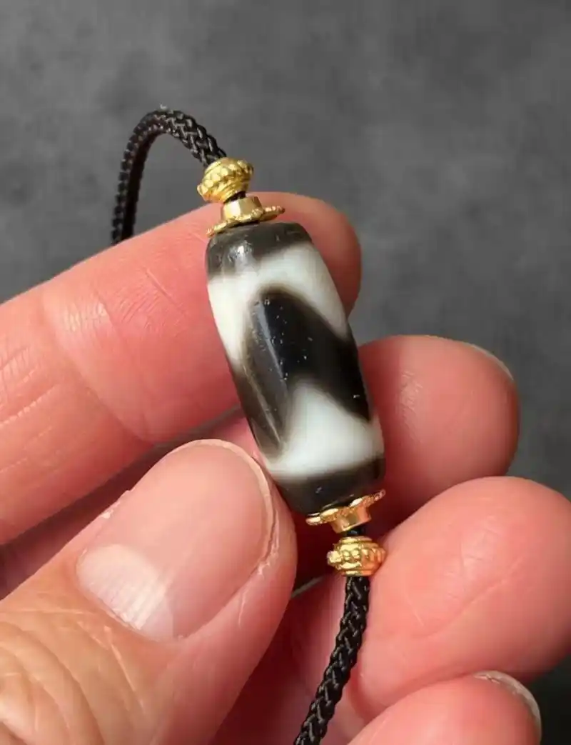 虎牙天珠.黑白虎牙天珠#至纯天珠 #藏传文玩 #天珠 #文玩 - 抖音
