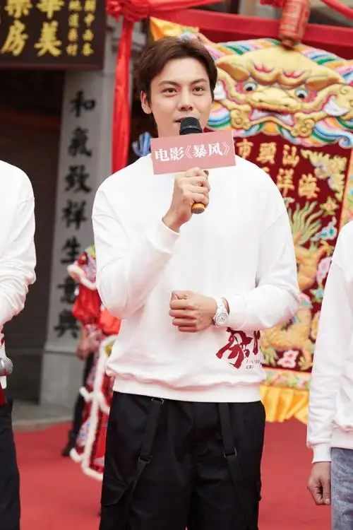 陈伟霆汕头小公园宣传新电影