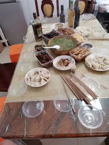腊八相聚吃饺子