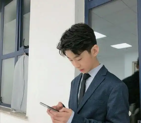 13岁天天近照,西装打领带霸道总裁范十足,网友都在喊话田亮