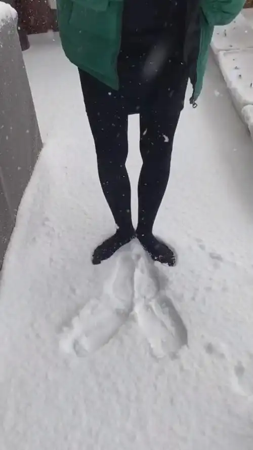 为了拍这个脚丫都快冻坏了