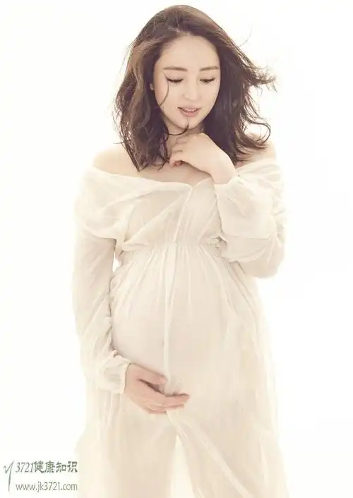 董璇怀孕大肚照写真 明星孕妇照董璇_明星_美女类型_健康大全_天医