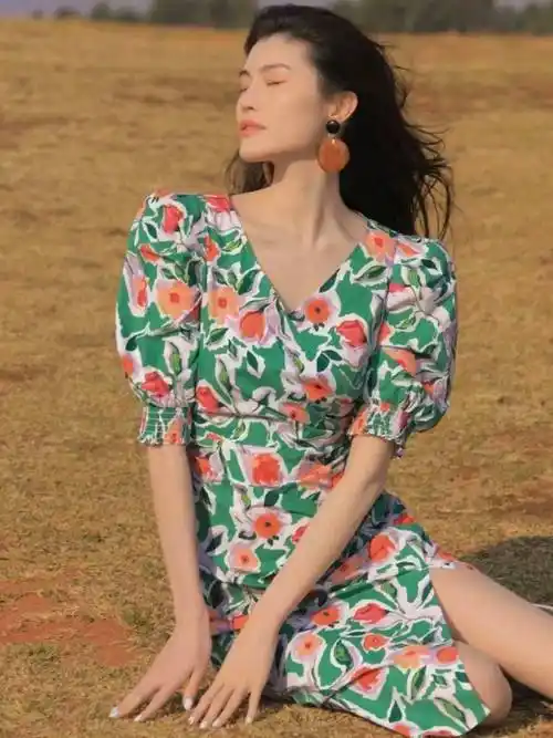 这条裙子又火了!穿得花一点才好看