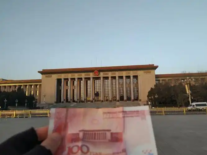 外交等活动的举办地,是共和国的象征建筑之一,人民币100元的背面就是