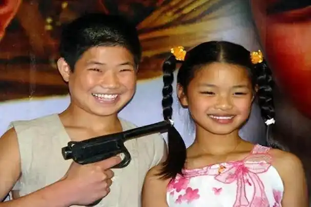 31岁的嘎子和28岁的英子重逢,一个健硕有型,一个女大十八变