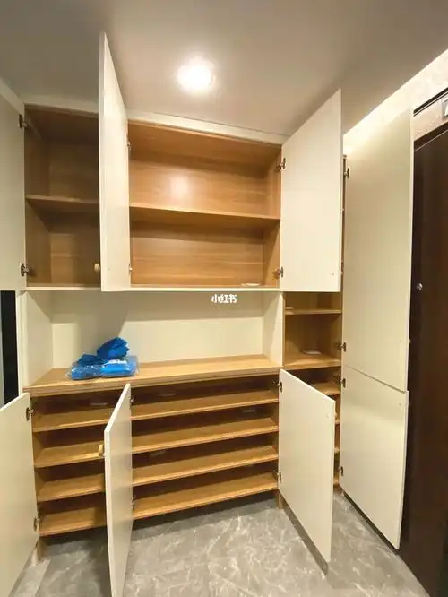 颜色材料:暖白,免漆板.内部是原木色.