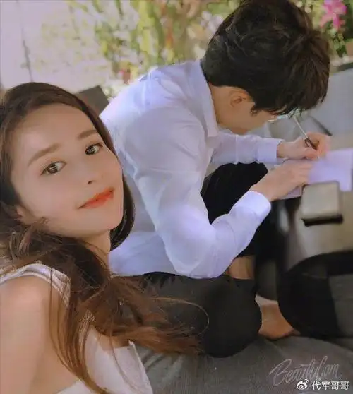 她是圈中最卑微女星,低声下气讨好丈夫,丈夫却连孕