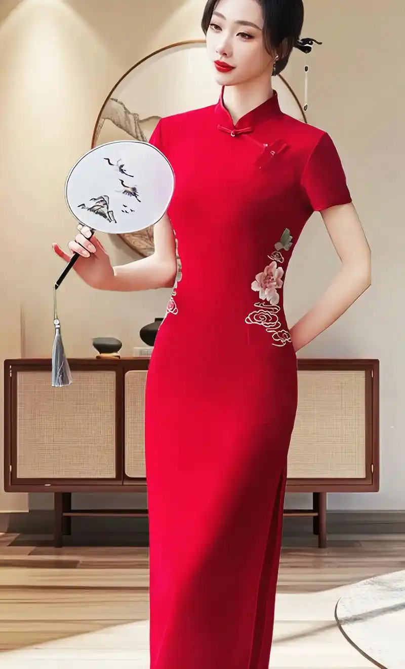 你们想要的送考旗袍来啦!这款旗袍的设计注重拉长腰线