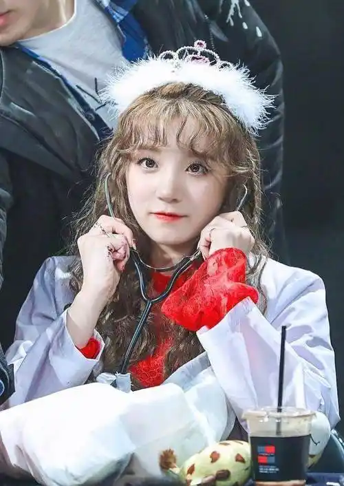 宋雨琦自爆出道前没贾玲美,本以为是开玩笑,看到旧照:信了_女明星