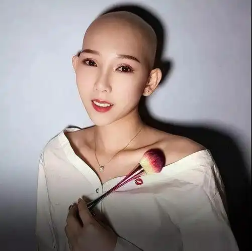 淘宝光头美女主播掉光头发后我的美丽才开始绽放