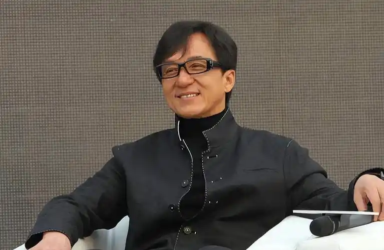 回顾成龙和亲哥安徽相认对方一贫如洗他帮没帮两个亲哥哥