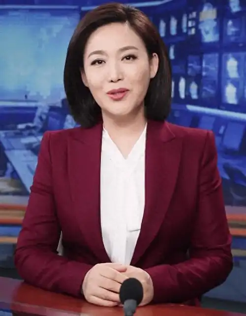 《新闻联播》美女主播郑丽:37岁做妈妈,钟爱家乡黑龙江_工作_丈夫