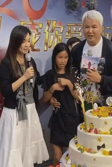张庭夫妇传销风波后,女儿强势出镜:以前像猴子,现在咋这么美?