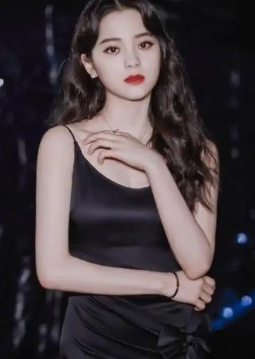 有种过度发育叫"欧阳娜娜"?