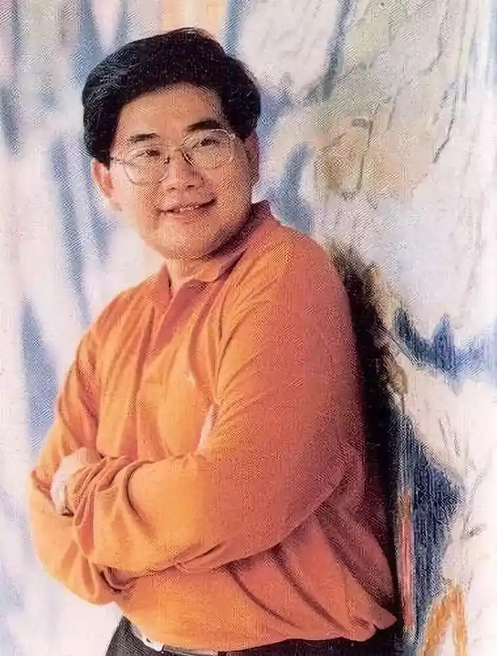 还有主持过《舞林大会》,《加油好男儿》的曹可凡,也在这个比赛里出过