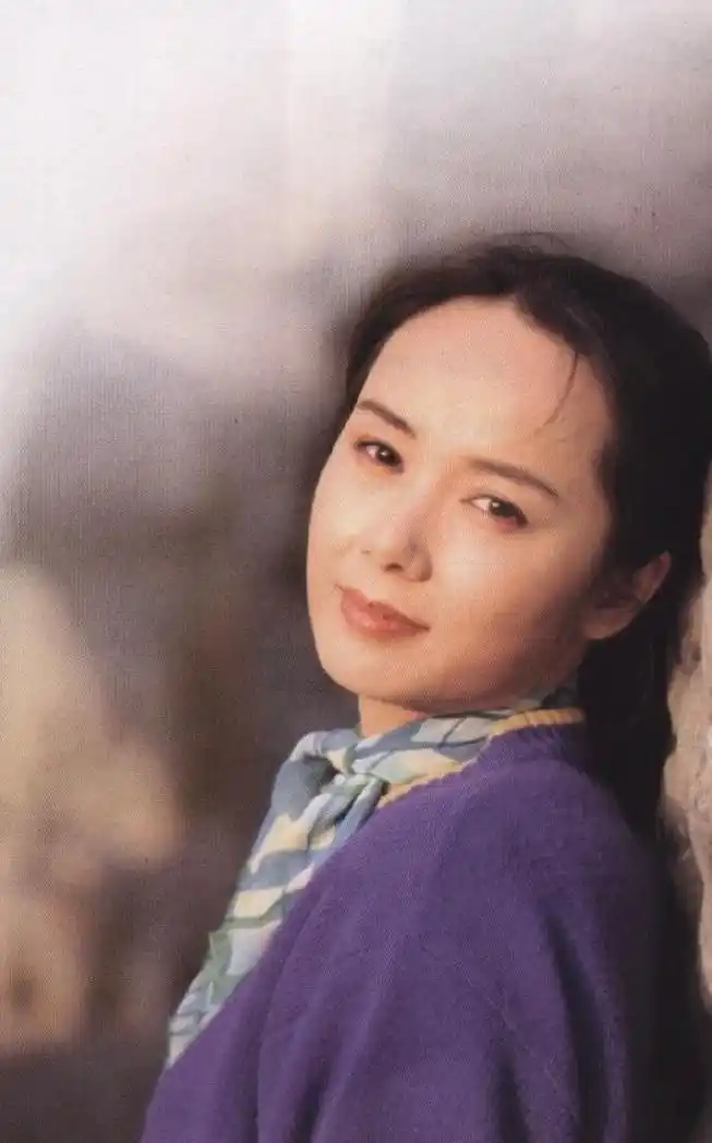 要知道蒋雯丽年轻的时候,可是清纯女神类型的,马思纯的颜值是无法追赶