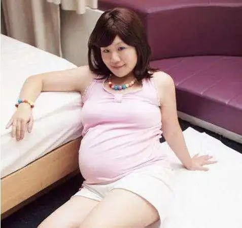 我18岁了妈妈又给我生了个弟弟人们都以为是我的孩子