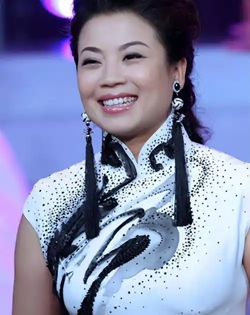 张也:与初恋分手后,和男闺蜜相伴21年,现今54岁仍单身无子女_金铁霖