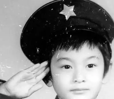 组图黄晓明童年照片网上曝光