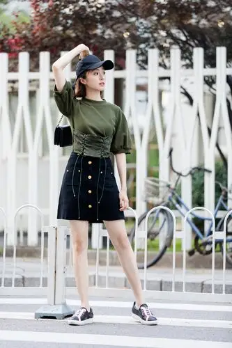 演员 胡冰卿拍摄的杂志美图