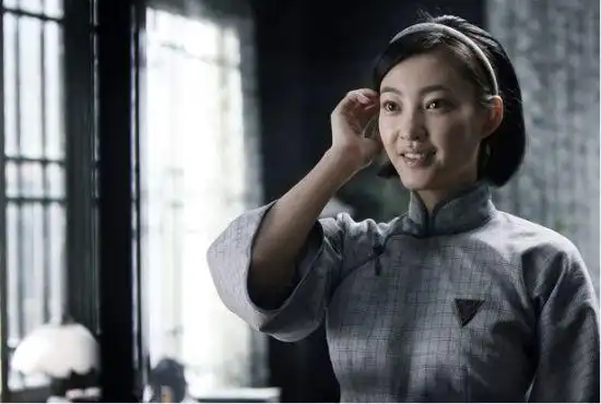 由王丽坤(微博),柳云龙,张嘉译,刘孜(微博)联袂主演的电视剧《告密者