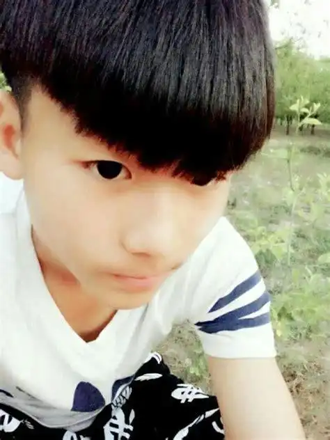16岁小哥哥帅气一套照片 16岁男生帅气照片一个人_新闻资讯 - 帅哥