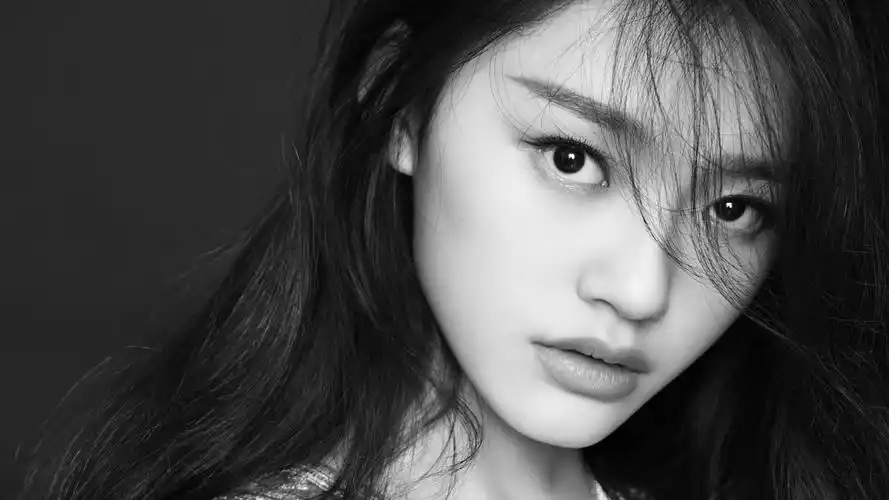 清纯美女林允高清桌面壁纸