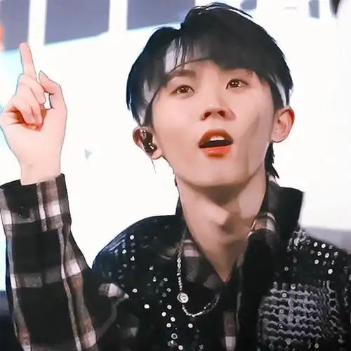 时代少年团同款项链马嘉祺同款钛钢笑脸项链男女情侣短款设计感锁骨链