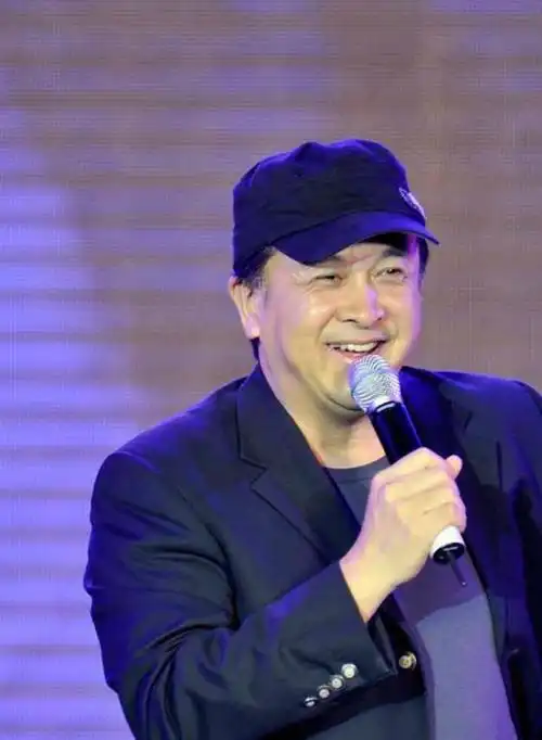 赵本山和众小品演员在春晚进入观众们的视线成为观众心中的经典