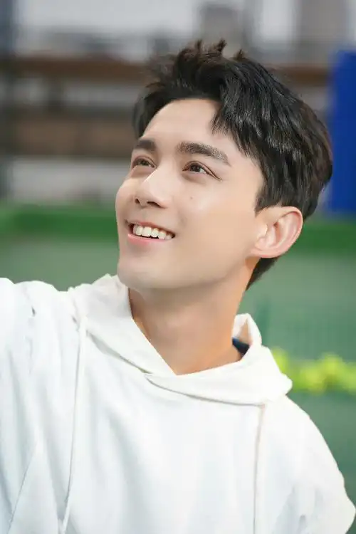 吴磊西班牙三宫格随拍