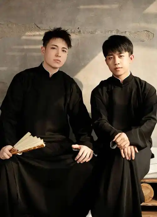 尚九熙和何九华原本是一对搭档.