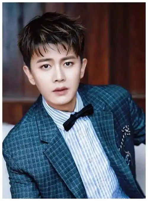 任嘉伦热血王者荧幕真男人在烈焰中闪耀