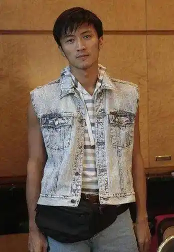 1999年左右的谢霆锋火到什么程度?人气直逼"四大天王"_王菲_身份_因为