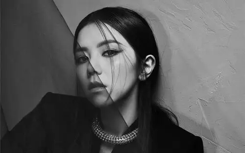 邓紫棋暗黑风高清桌面壁纸