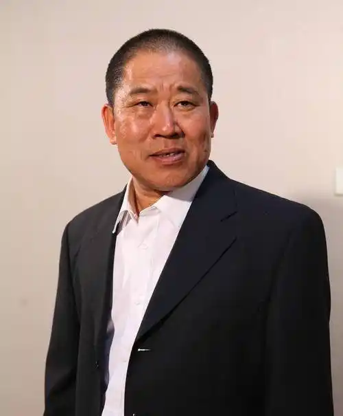 要钱没钱,要颜没颜,5位丑男演员,娶的老婆个个貌美如花_因为_时候