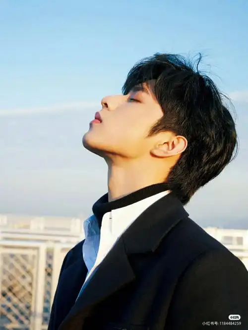 刘耀文的侧颜杀人