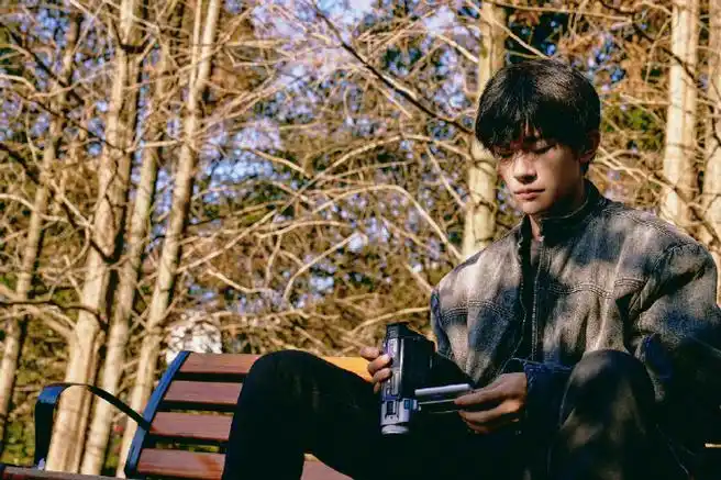 易烊千玺春日大片