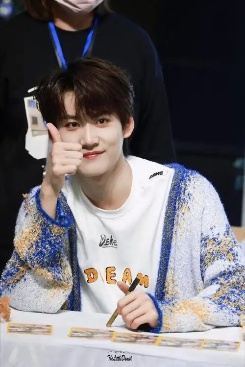 笑的好开心@into1-周柯宇