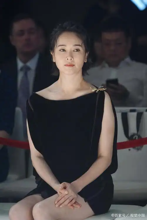 左小青的红尘情史,因美貌与9个男人传绯闻,嫁百亿富商终成空