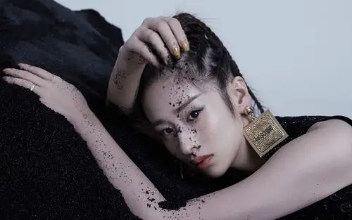 颖儿脏辫暗黑系高清桌面壁纸