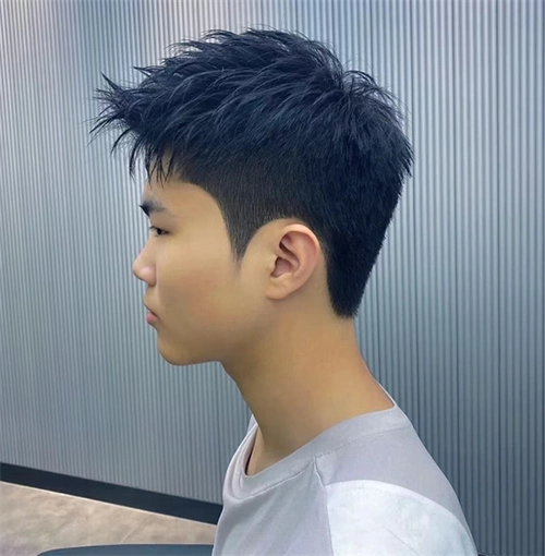 男生摩根烫前刺发型 改变形象提升气质_男士短发 - 美发站