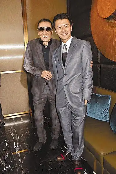 谢霆锋事业跨越一大步,老爸谢贤开心非常