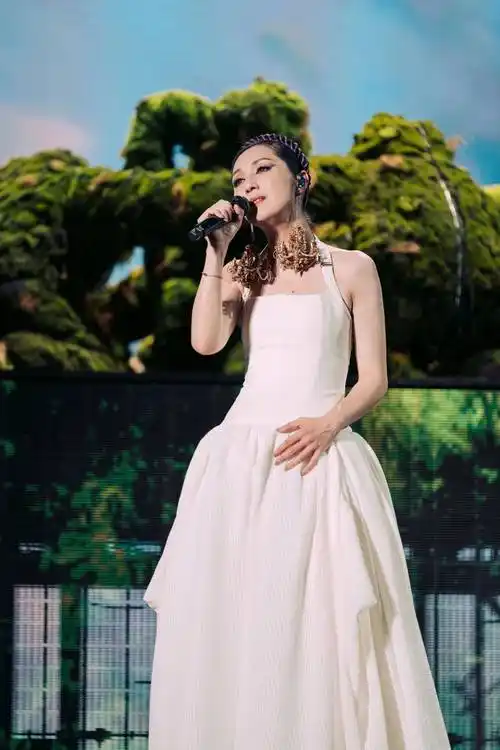 《可惜我是水瓶座》《小城大事》《少女的祈祷》《野孩子》《姊妹》等