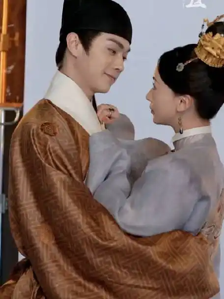 盯妻狂魔朱瞻基,他的眼神好深情|花絮|许凯|吴谨言_新浪新闻