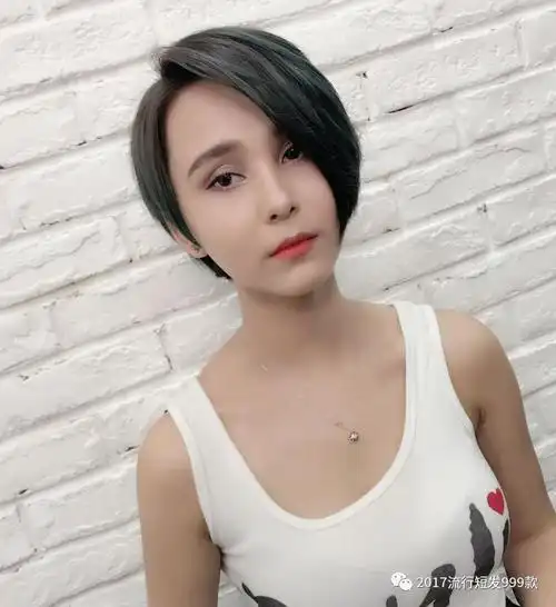 春季流行不对称短发