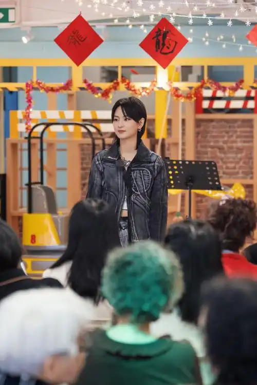 和老板@周笔畅一起唱响回忆,共同感受澳门的年轻与活力#周笔畅季风