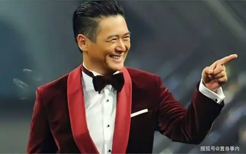 "双面人"周润发,人前一套人后一套,终将付出代价_利智_明星_内地