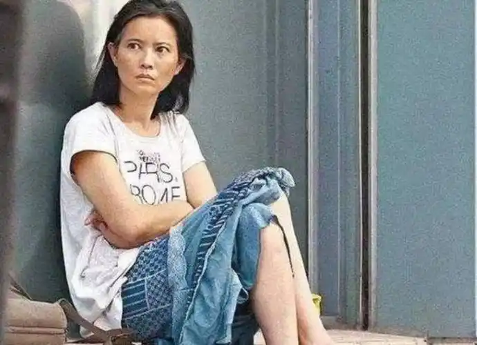 蓝洁瑛去世被发现时有异味生前潦倒凄惨曾指认曾志伟