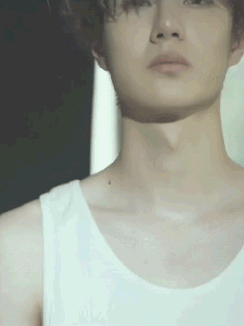 王一博##王一博无袖黑背心